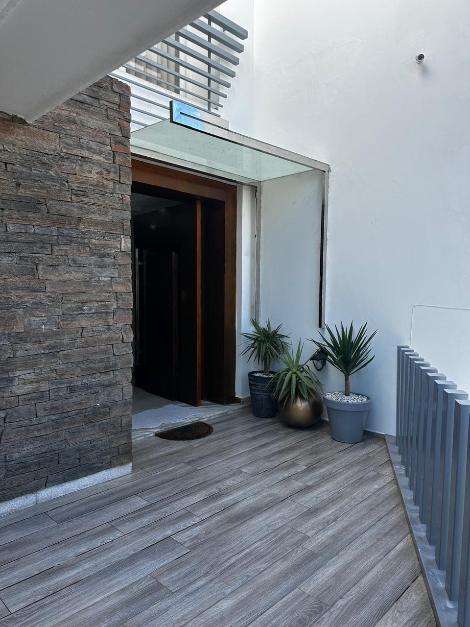 Location Exceptionnelle : Villa Meublée de Luxe avec Jardin Zen et Garage 266m² - 2